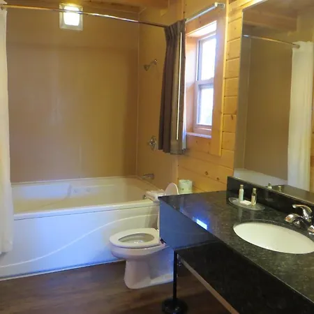 Cabins Of Mackinac & Lodge Mackinaw Stadt Zimmer foto